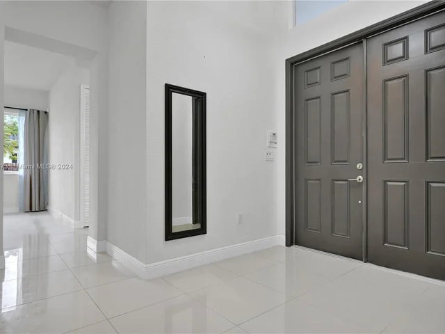 9381 SW 174th St, Palmetto Bay FL 33157