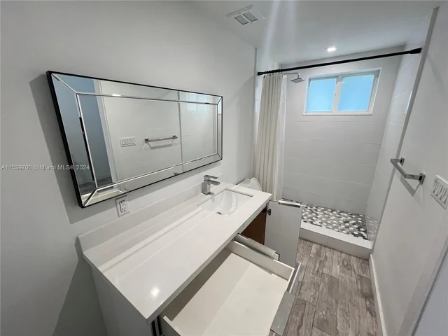 220 Collins Ave # 9B, Miami Beach FL 33139