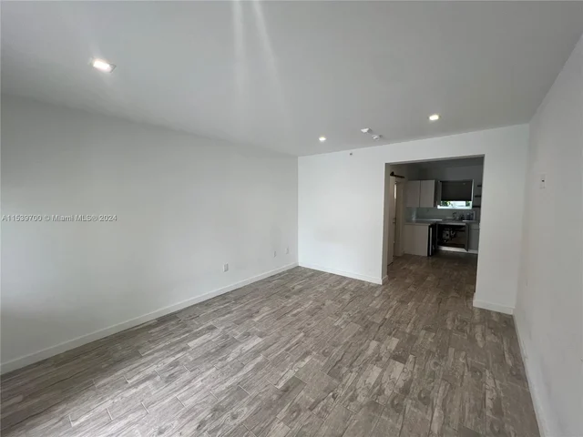 220 Collins Ave # 9B, Miami Beach FL 33139