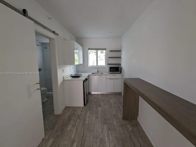 220 Collins Ave # 9B, Miami Beach FL 33139