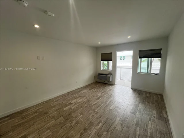 220 Collins Ave # 9B, Miami Beach FL 33139