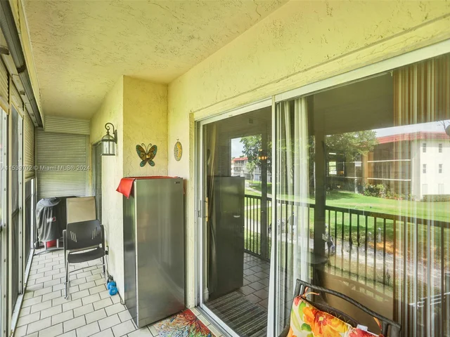 211 S Hollybrook Dr # 207, Pembroke Pines FL 33025