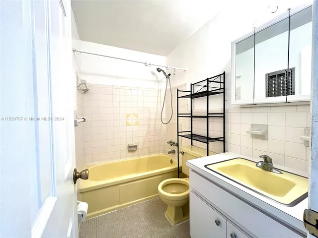 2909 Middle River Dr # 201, Fort Lauderdale FL 33306