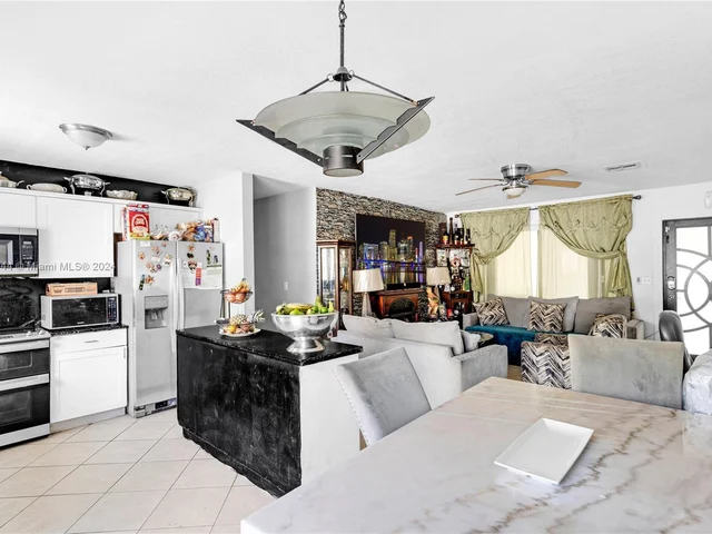 6561 Lincoln St, Hollywood FL 33024