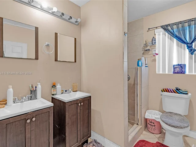 6561 Lincoln St, Hollywood FL 33024