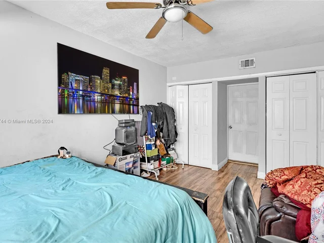 6561 Lincoln St, Hollywood FL 33024