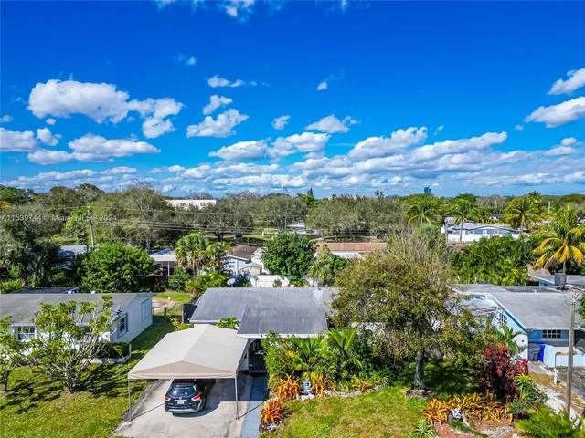 6561 Lincoln St, Hollywood FL 33024