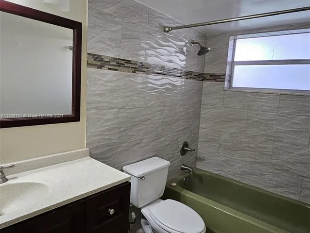 1750 NE 191st St # 4, Miami FL 33179