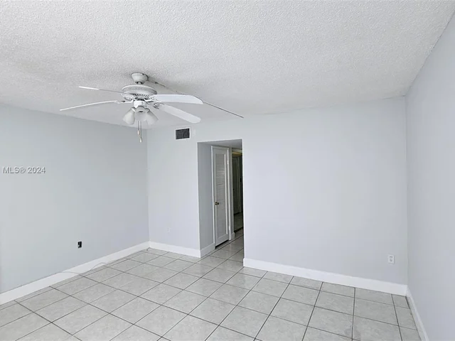 1750 NE 191st St # 4, Miami FL 33179