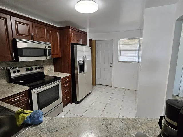 1750 NE 191st St # 4, Miami FL 33179