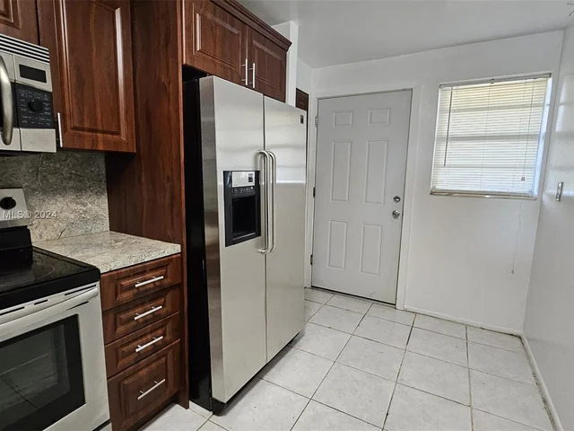 1750 NE 191st St # 4, Miami FL 33179