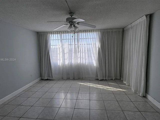 1750 NE 191st St # 4, Miami FL 33179