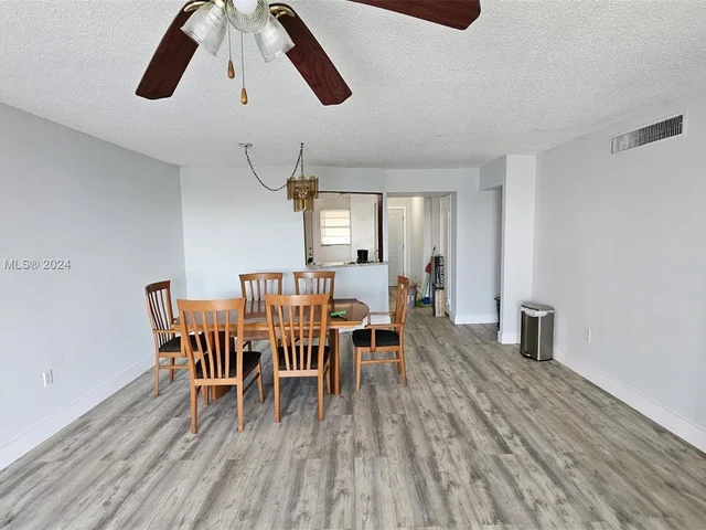 1750 NE 191st St # 4, Miami FL 33179