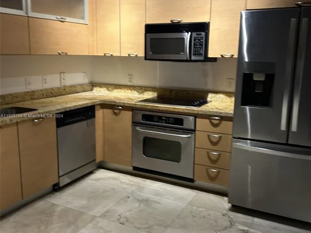 3180 SW 22nd Ter # 204, Miami FL 33145