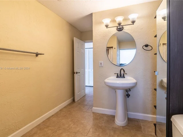 3825 SW 125th Ave, Miami FL 33175