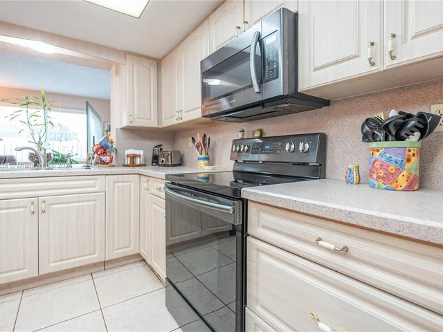 12001 NW 15th Ct, Pembroke Pines FL 33026