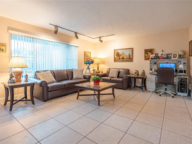 12001 NW 15th Ct, Pembroke Pines FL 33026