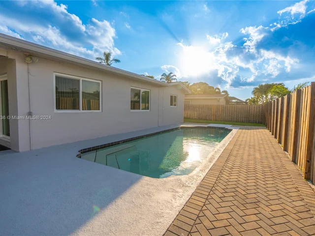 12001 NW 15th Ct, Pembroke Pines FL 33026