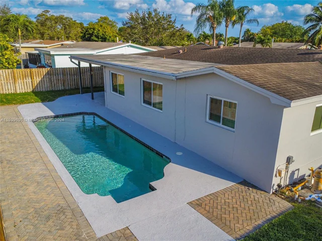 12001 NW 15th Ct, Pembroke Pines FL 33026