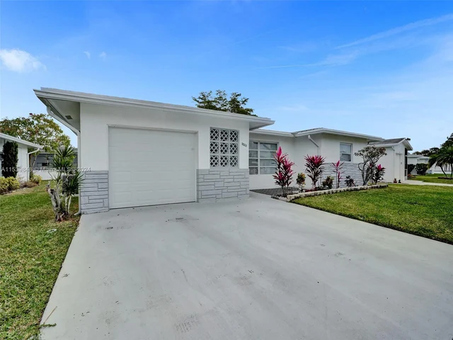 1020 NW 73rd Ter, Margate FL 33063