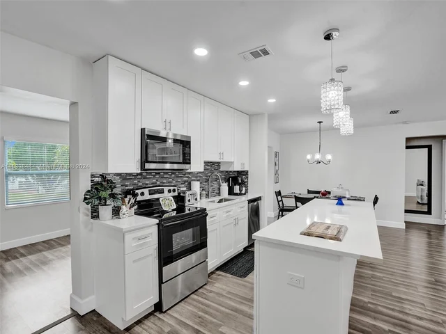 1020 NW 73rd Ter, Margate FL 33063