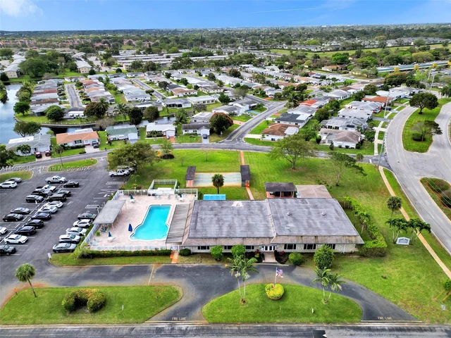 1020 NW 73rd Ter, Margate FL 33063