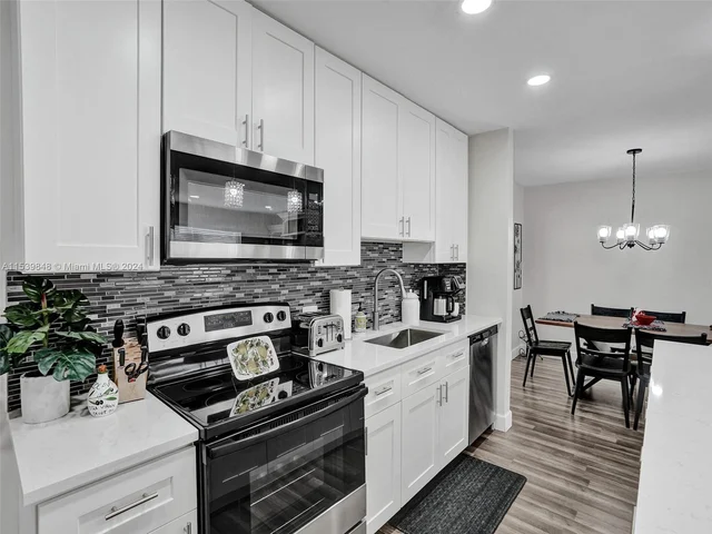 1020 NW 73rd Ter, Margate FL 33063