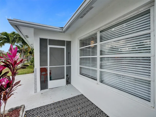 1020 NW 73rd Ter, Margate FL 33063