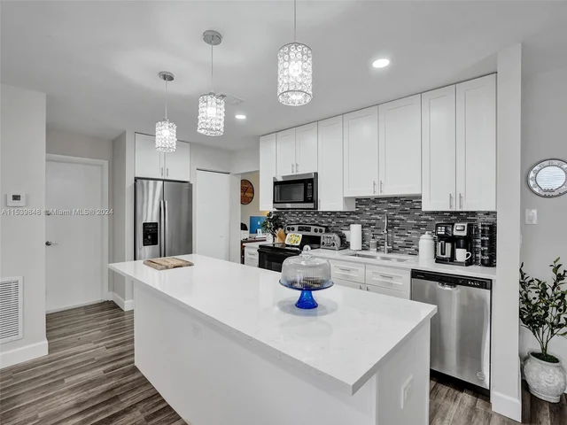 1020 NW 73rd Ter, Margate FL 33063