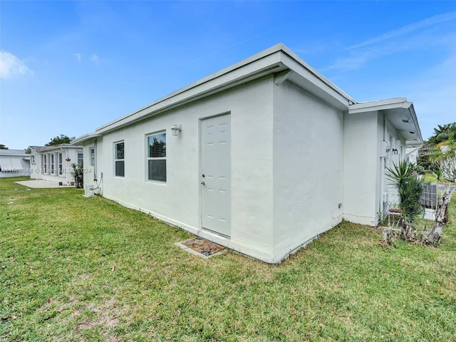 1020 NW 73rd Ter, Margate FL 33063