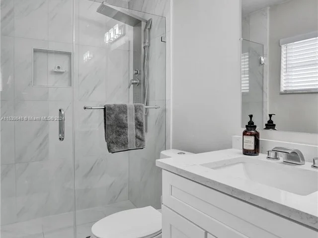 1020 NW 73rd Ter, Margate FL 33063