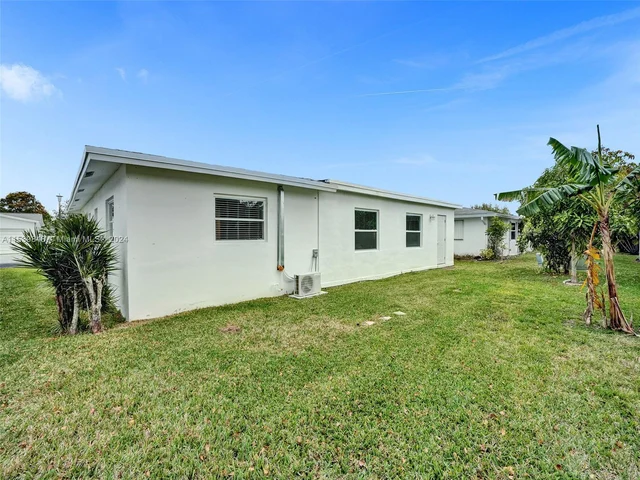 1020 NW 73rd Ter, Margate FL 33063