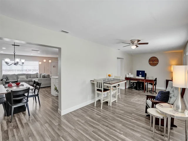 1020 NW 73rd Ter, Margate FL 33063