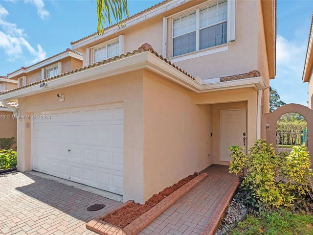 6870 NW 38th Dr, Lauderhill FL 33319