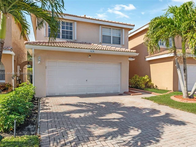 6870 NW 38th Dr, Lauderhill FL 33319