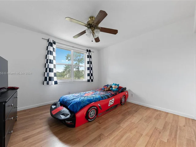 6870 NW 38th Dr, Lauderhill FL 33319