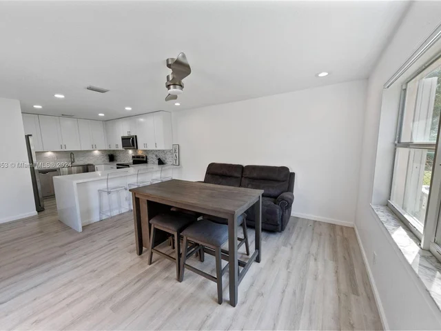 6870 NW 38th Dr, Lauderhill FL 33319