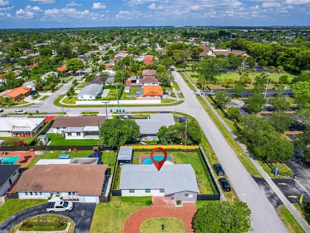 4402 SW 89th Ct, Miami FL 33165