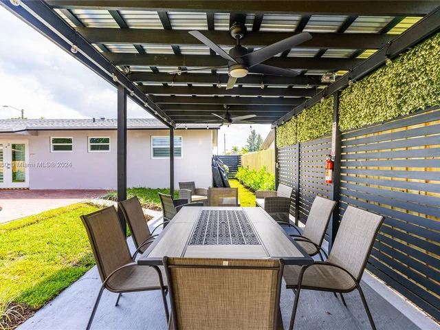 4402 SW 89th Ct, Miami FL 33165