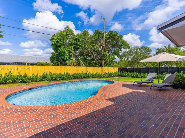 4402 SW 89th Ct, Miami FL 33165