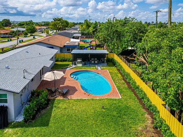 4402 SW 89th Ct, Miami FL 33165