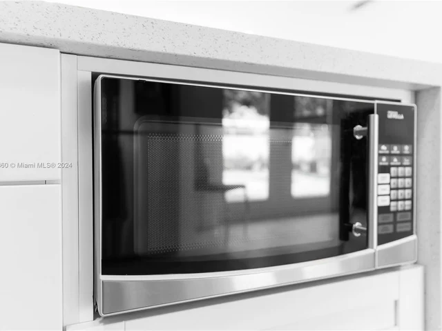 4402 SW 89th Ct, Miami FL 33165