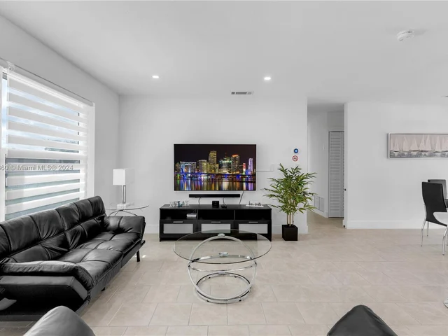 4402 SW 89th Ct, Miami FL 33165