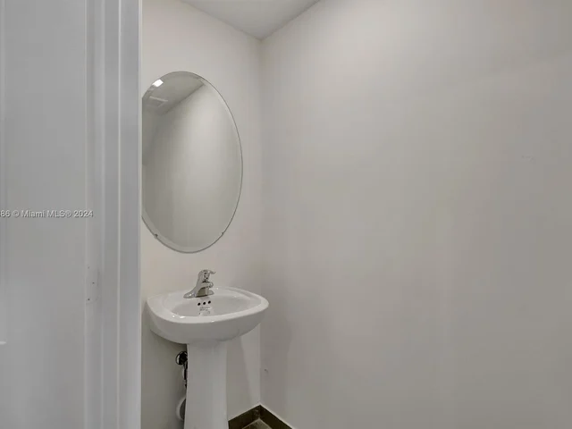 1880 SE 26th Ter, Homestead FL 33035