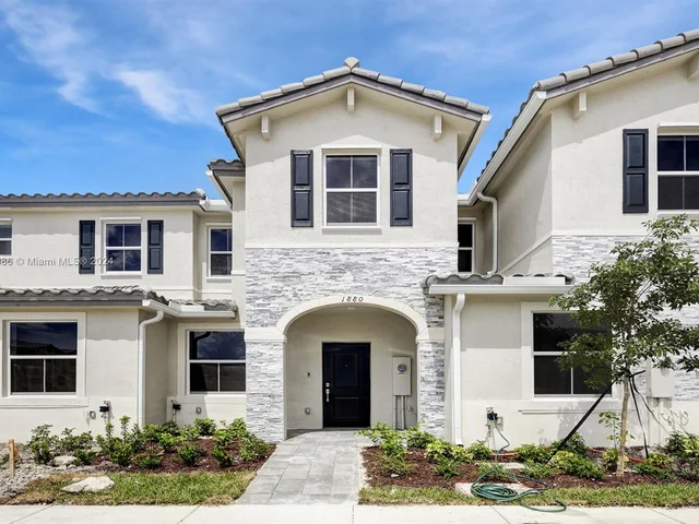 1880 SE 26th Ter, Homestead FL 33035