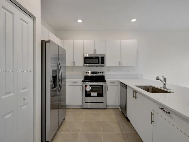 1880 SE 26th Ter, Homestead FL 33035