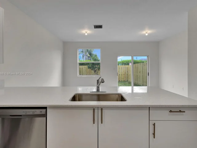 1880 SE 26th Ter, Homestead FL 33035