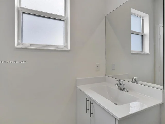 1880 SE 26th Ter, Homestead FL 33035