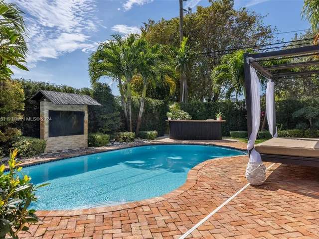 6640 SW 43rd St, Miami FL 33155