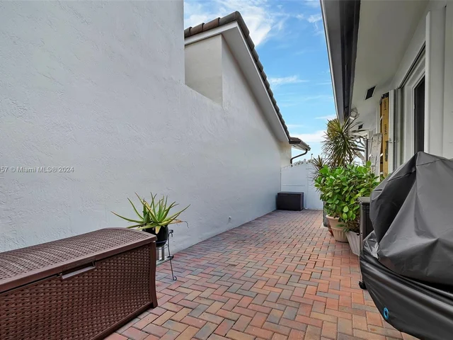 4773 SW 143rd Ct, Miami FL 33175